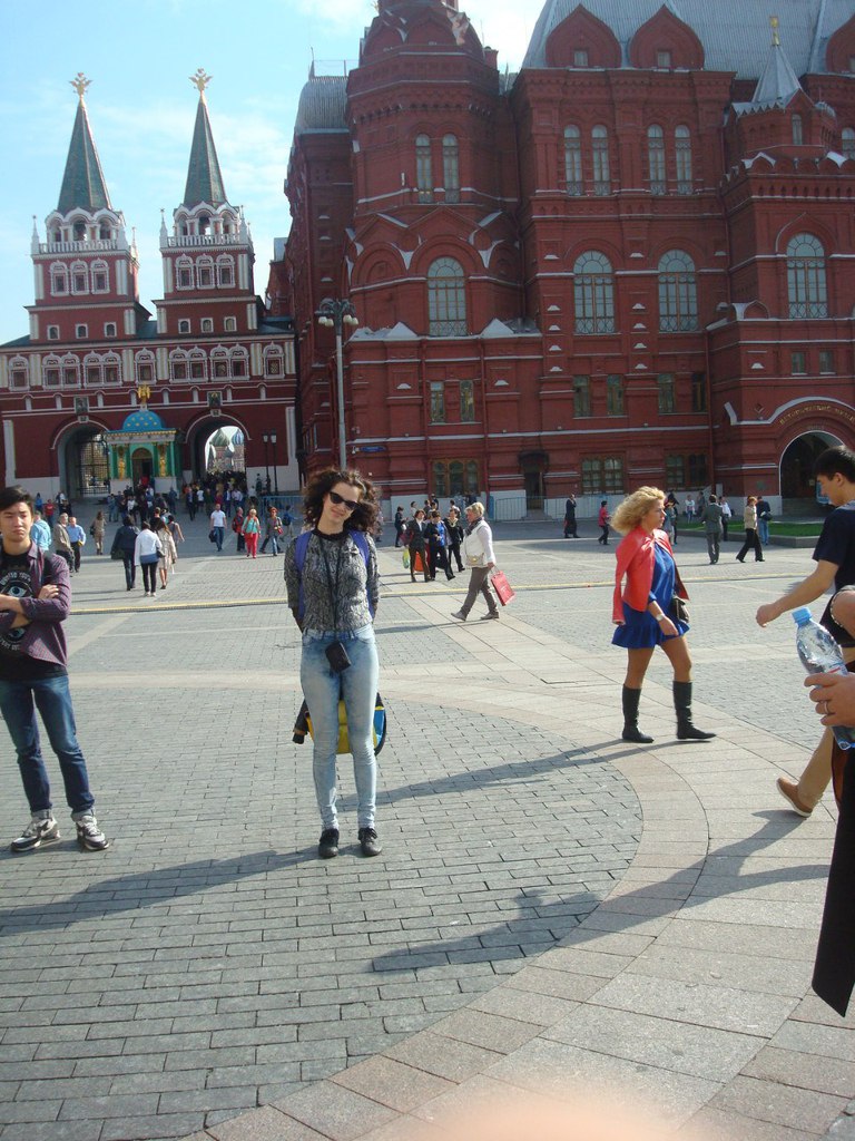 Пошла в москве. Достопримечательности в Москве гулять. Куда сходить в Москве. Куда сходить в Москве фото с детьми. Красная площадь для детей.