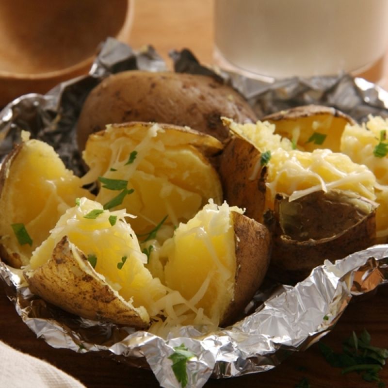 Картошка в духовке в фольге целиком в мундире запеченная рецепт с фото пошагово