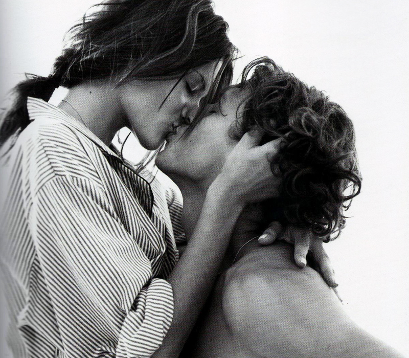 Sensual kiss. Объятия влюбленных. Страстный поцелуй. В нежных объятьях. Крепкие мужские объятия.