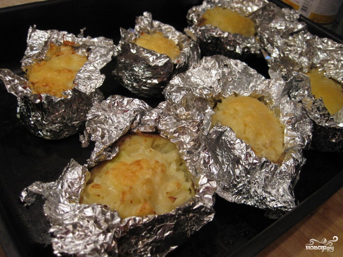 Картошка с в фольге в духовке рецепт с фото пошагово в