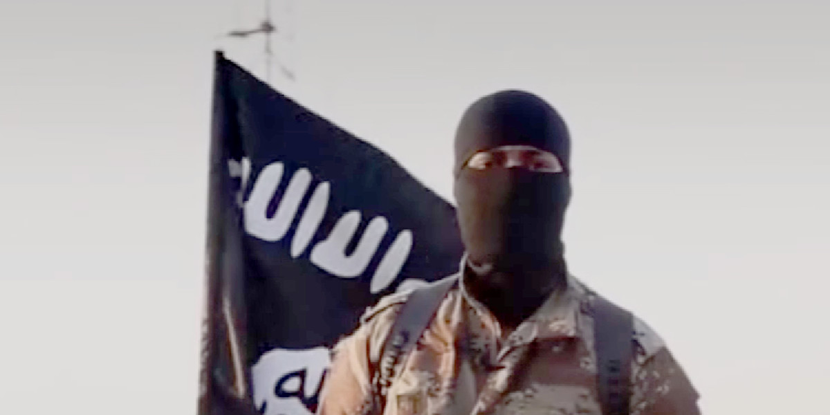 Фото на фоне флага игил. Бойцы Исламского государства. Флаг ИГИЛ.