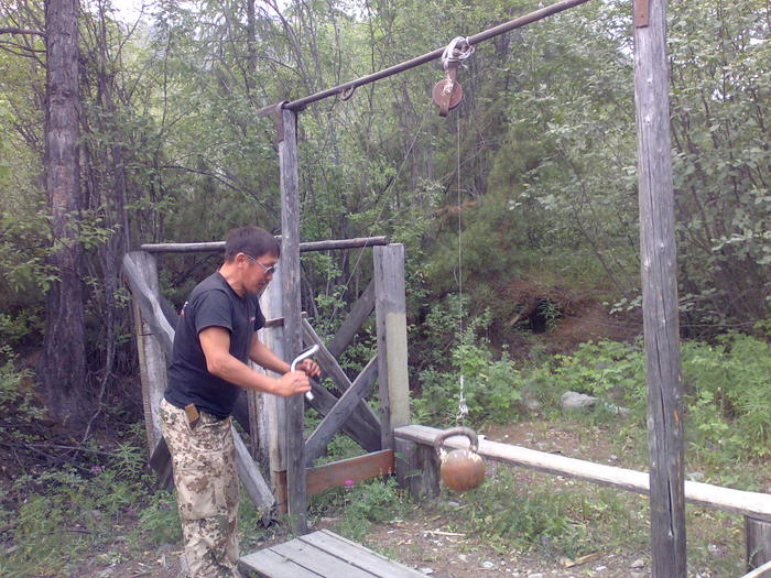 Турник на деревянных Столбах