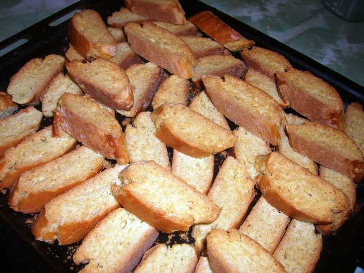 Можно печения при язве. Простые сухари. Сухари домашние. Сухари печенье. Жареный хлеб.