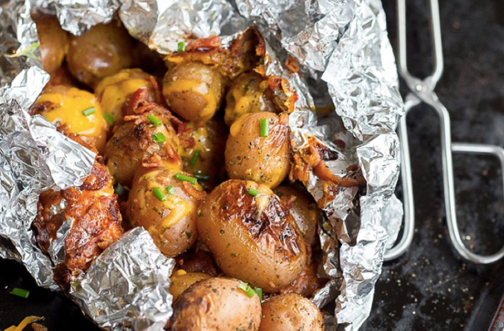 Как вкусно приготовить картошку на углях в фольге рецепт с фото