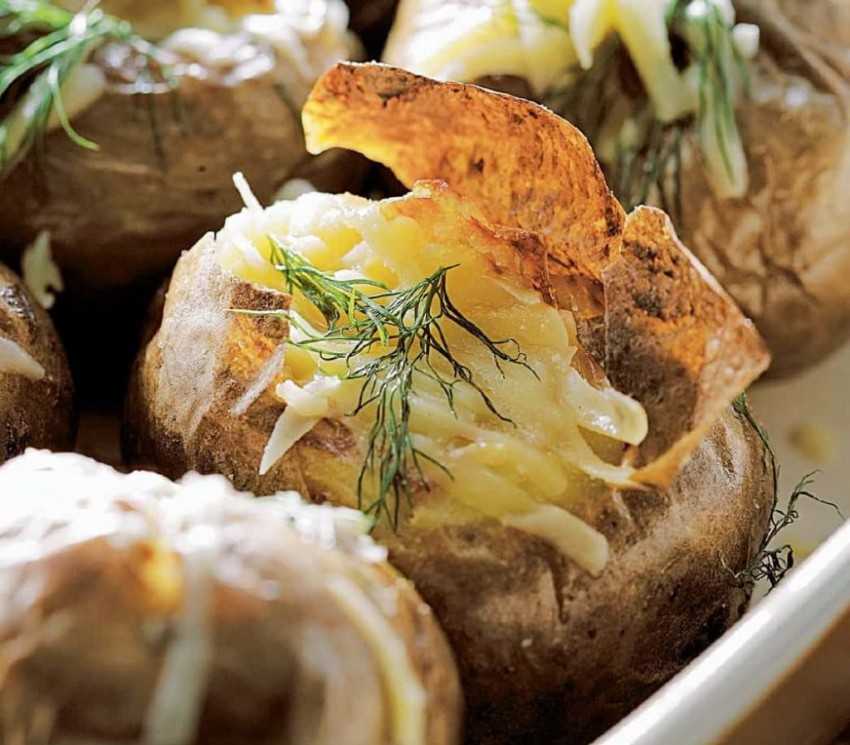 Картошка с сыром в духовке фото