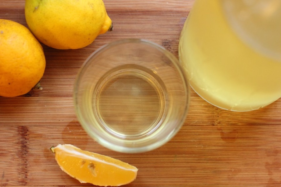 Девять лимонов. Приготовить лимончеллу. С чем смешивать Лимончелло. Напиток как лимончелла только из дыни фото.