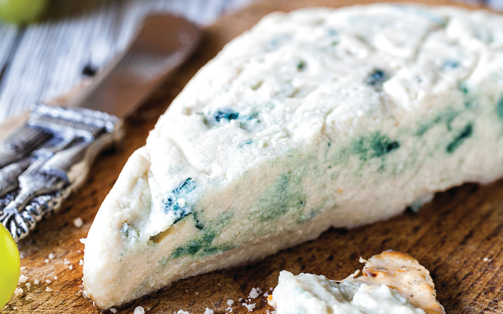 Сыр горгонзола с голубой плесенью фото