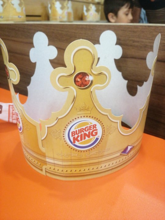 Как "Бургер Кинг" из фирменной короны сделал арт-объект и привлек...
