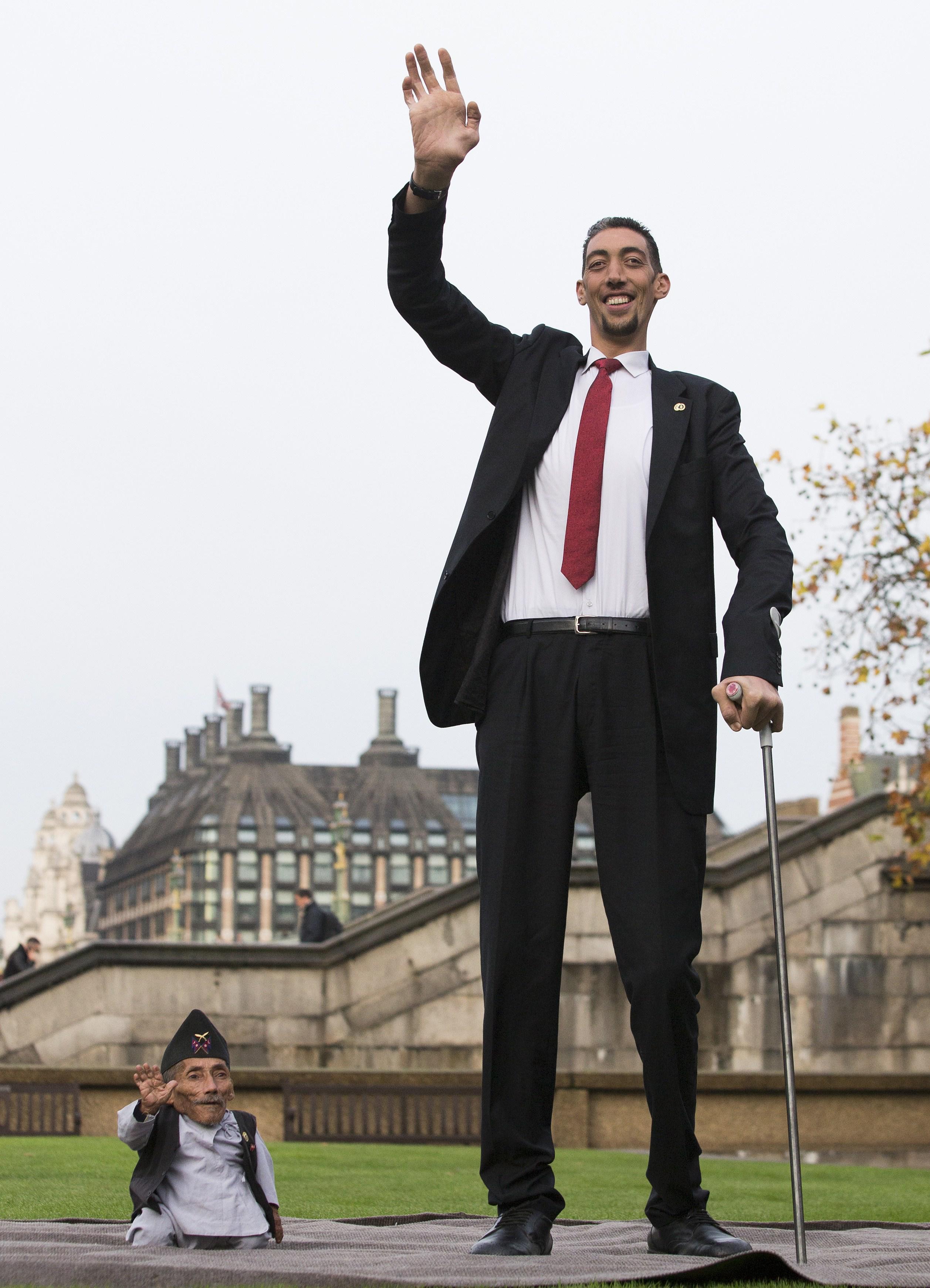 Самый длинный человек в мире за всю историю фото