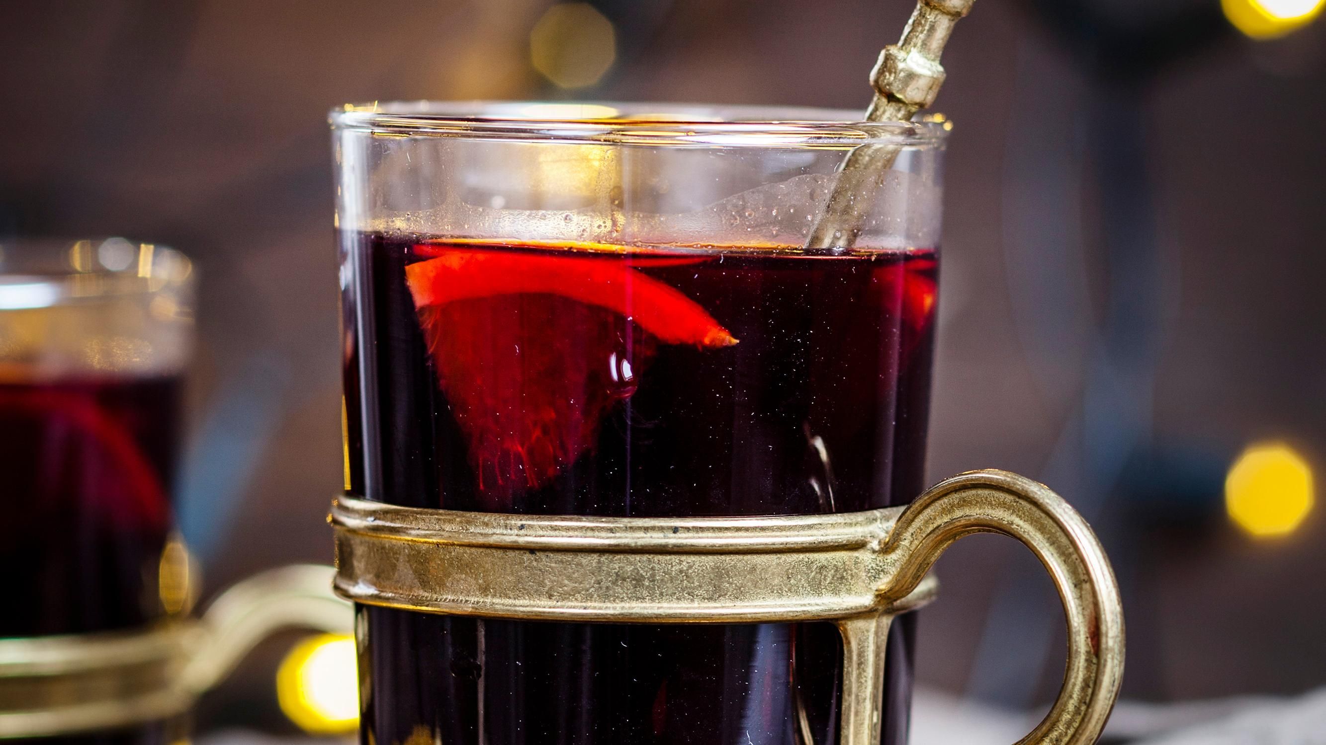 Глинтвейн из шампанского. Симфония Mulled Wine. Цвет глинтвейн. День глинтвейна. Глинтвейн из красного и белого.