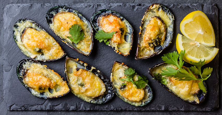 Baked Mussels With Cheese And Mayo