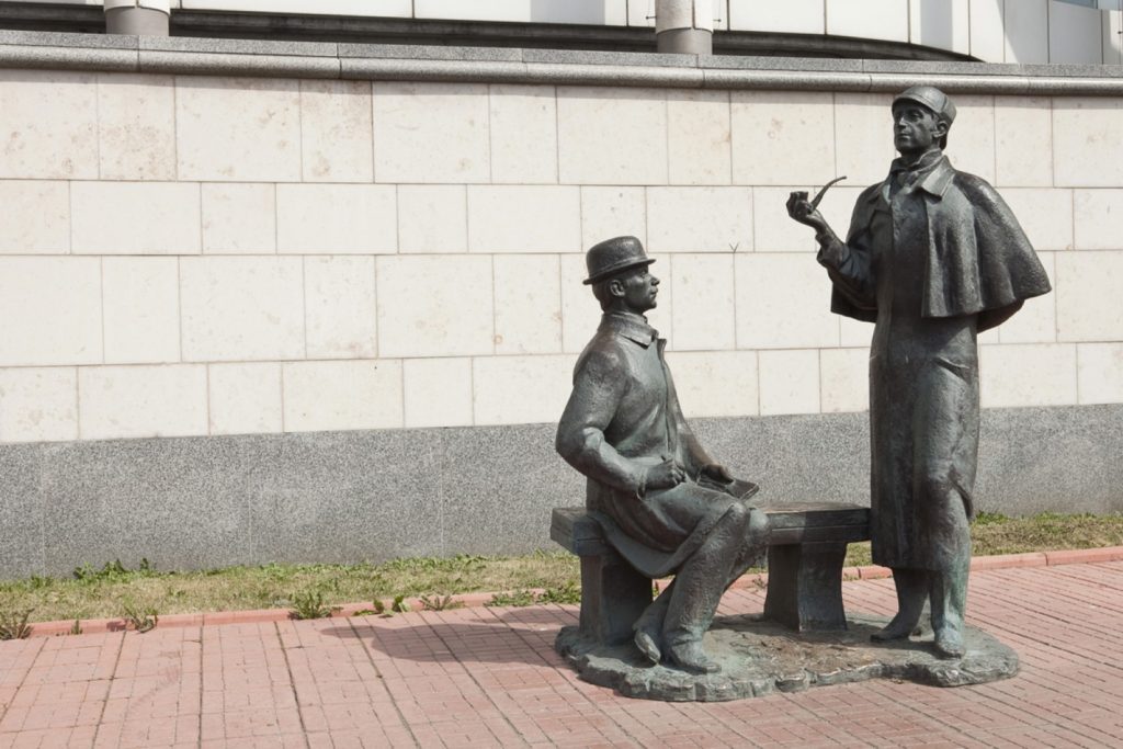 Monument to Holmes and Watson - Unusual Moscow monuments 
