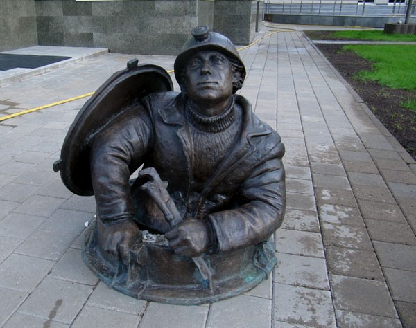 Monument to a Plumber - Unusual Moscow monuments 