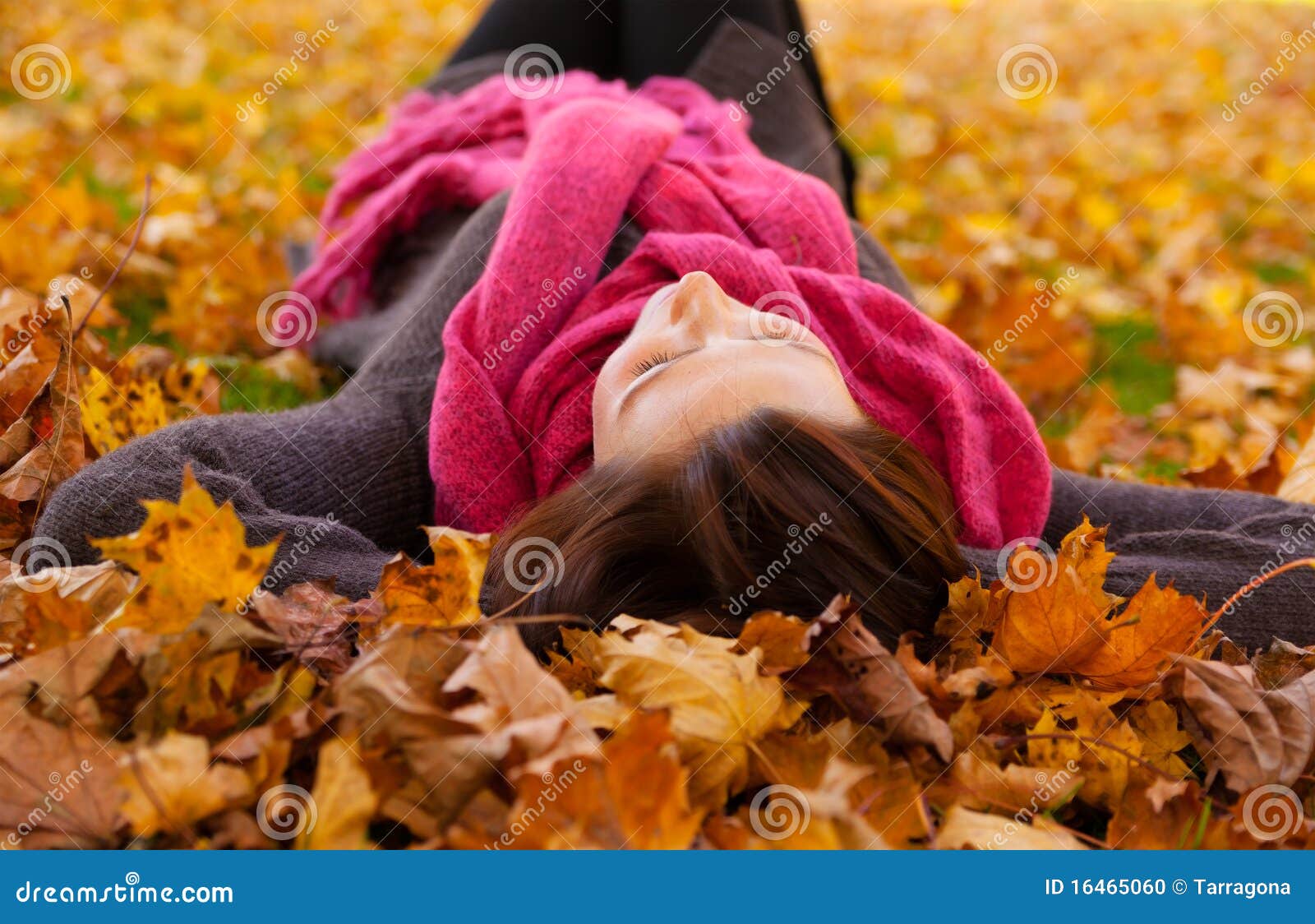фото женщин со спины осень
