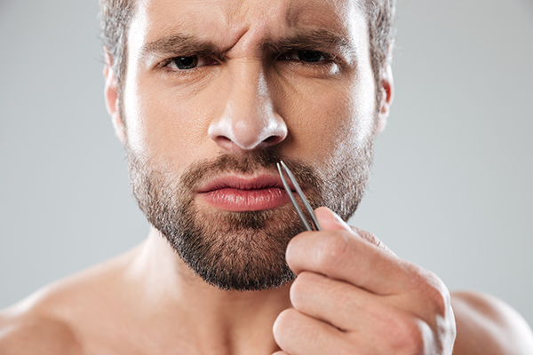 Иллюстрация: мужчина выщипывает волоски из носа