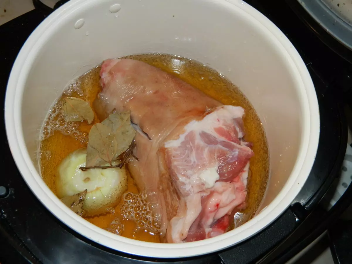 Холодец из свиной рульки рецепт с фото пошагово в мультиварке